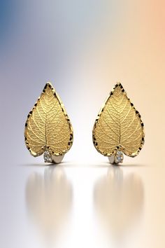 Leaf earrings in 14k or 18k solid gold, nature inspired hoop earrings. Italian jewelry made in Italy with genuine gold and natural diamonds. Leaf earrings crafted in polished and raw gold 18k or 14k. Diamonds 0,06 Cts tw. Gold stud earrings made in Italy 20mm height 14mm large Stone Type: 100% Natural Diamonds Shape: Round Brilliant Carat Weight: approx 0,06 Cts TW Color: G Clarity: VS Cut: Very Good Customizable Materials: 14k solid yellow gold, white gold, rose gold 18k solid yellow gold, whit Raw Gold, Gold Leaf Earrings, Large Stone, Italian Jewelry, Nature Inspired Jewelry, Earring Crafts, Gold Stud, Gold Jewellery Design, Gold Hoops