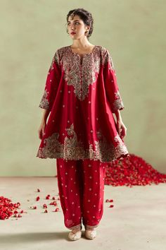 Short Anarkali Suits, Mrunalini Rao, Red Anarkali, Zardozi Work, Embroidered Anarkali, Traditional Indian Dress, Womens Trendy Dresses, Desi Fashion Casual, Pakistani Fashion Party Wear