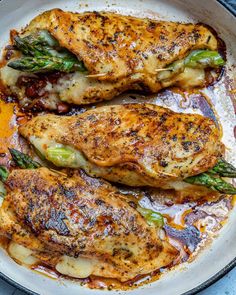 chicken breast stuffed with asparagus Asparagus Stuffed Chicken, Asparagus Stuffed Chicken Breast, Resepi Ayam, Dada Ayam, Stuffed Chicken Breast, Resep Diet, Healthy Fitness Meals, Chicken Asparagus, Chicken Breast Recipes Healthy