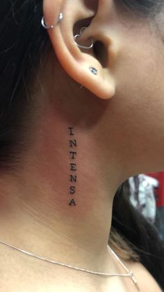 tattoo no pescoço, tattoo intensa, tatuagem instensa, tatuagem minimalista, tatuagem no pescoço Meaningful Tattoo Quotes, Mommy Tattoos, Discreet Tattoos, Tattoo Feminina, Dream Tattoos, Mandala Tattoo, Neck Tattoo, Meaningful Tattoos, Tattoos With Meaning