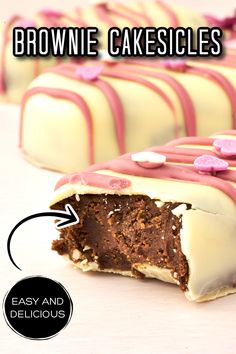 A brownie cakesicle with a bite missing in front and two other whole cakesicles lying down behind it. Brownie Cake Pops, Cake Popsicles, Birthday Cake Decorating Ideas, Fun Dessert, Cake Pop Recipe, Cake Decorating Ideas, Traditional Cakes