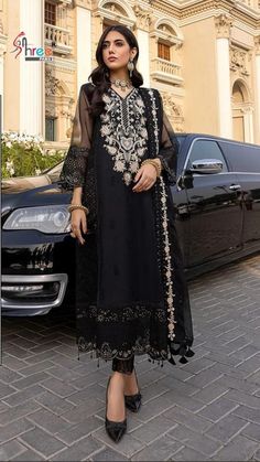 Women Dress Design, Party Wear Salwar, Pakistani Women, Pakistani Party Wear, Designer Party Dresses, Kurti Designs Latest, Pakistani Wedding Dresses, Black Party Dresses, Salwar Suit