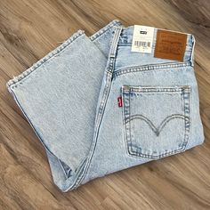 A Brand New Pair Of Levi’s Ribcage Straight Ankle In The Color Middle Road. Never Worn. Future Wardrobe, American Jeans, Future Outfit, Levi’s Jeans, School Fits, Washed Denim, Rib Cage, Basic Outfits, Fall 2024