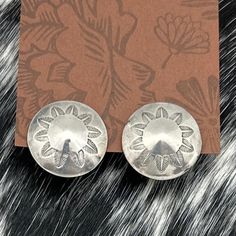 This is a very cute pair of vintage Navajo-made sterling silver screwback earrings. The earrings feature a pointed domed shape, with a circle of charming decorative leaf stampings that form a delicate floral design. These elegant details highlight the fine craftsmanship typical of Navajo jewelry. Each screwback is stamped "STERLING," confirming their authenticity. With a diameter of 1 inch and a total weight of 10.4 grams, these earrings are a lovely example of 1960s Native American artistry, pe Decorative Leaves, Navajo Jewelry, Vintage Navajo, Accessories Jewelry Earrings, Screw Back Earrings, Women Accessories Jewelry, Designer Earrings, Vintage Charms, Sterling Silber