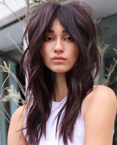 Wolf Cut Is The Coolest Hair Trend And This Is How To Wear It Grunge Haircut, Romantic Hairstyles, Burgundy Hair, Shag Haircut, Hair Color Trends