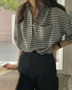 Casual Shirt Outfit, College Casual Outfits, Ribbed Pants, Shirt Aesthetic, Adore You, Tomboy Fashion, Look Vintage