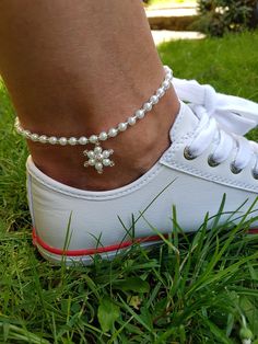 Beautiful hanging flower anklet made with white pearls and tiny silver glass beads. Simple, elegant and casual, especially loved on the beach and summer outdoor activities. Perfect match for open toed and sports shoes.  Circumference is 23 cm with 1 cm extension chain. The anklet is also stretchable. Adjustable Pearl Anklets For Summer, White Pearl Anklets For Summer, Dainty White Beaded Anklets, Summer White Pearl Anklets, Adjustable Pearl Charm Anklets For Summer, Summer Pearl Anklets As Gift, Adjustable Beaded Pearl Anklets, Adjustable Silver Pearl Anklets, Adjustable White Pearl Anklets