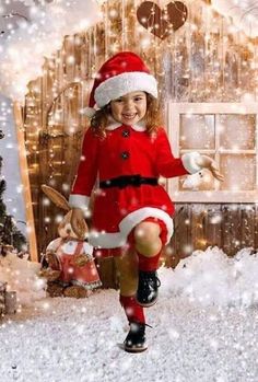 Toddler Christmas Photoshoot, Fun Christmas Photos, Christmas Background Photography, Xmas Decorations Diy, Christmas Family Photoshoot, Christmas Prep, Christmas Picture, Elegant Christmas Trees