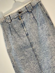 "This gorgeous skirt is styled straight out of the 1980's! It's stonewash 😍 It has a button and zip front and a waist band that would accommodate a belt if desired. The back of the skirt has the denim wrapped to give a real one off vibe to this piece  Measurements  Waist 28\" Hips 40\" Length 23\"" Vintage Light Wash Cotton Denim Skirt, 90s High Waist Denim Skirt, Vintage Light Wash Denim Skirt For Spring, Vintage High Waist Light Wash Denim Skirt, Vintage High-waist Light Wash Denim Skirt, Vintage High Waist Denim Skirt In Medium Wash, Vintage High Waist Medium Wash Denim Skirt, Vintage High Rise Denim Skirt, Style Denim Skirt