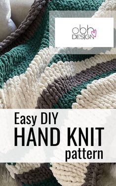 easy diy hand knit blanket pattern with text overlay