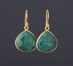 A pair of emerald stones set in gold plated bezel: 1. Stone : emerald 2. Stone size: heart 20 x 20 mm pear 25 x 20 mm 3. earring total length ~ 36 mm (heart) or 42 mm (pear) 4. bezel material: gold plated 5. earring wire: gold plated 6. if sending as a gift, a custom jewelry card printed with your own personalized message can be included. Packaged in my shop's premium gift box. Earrings of other stones/in other colors are available. Please browse my other earring listings or send you inquiry. Pear-shaped Emerald Green Earrings, Green Pear-shaped Earrings For May Birthstone, Green Pear-shaped Gemstone Earrings, Pear-shaped Green Gemstone Earrings, Green Pear-shaped Earrings For Anniversary, Green Pear-shaped May Birthstone Earrings, Teardrop Earrings For May Birthstone Gift, Elegant Teardrop Earrings For May Birthstone Gift, Gold Emerald Earrings For Gift