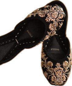 Black Closed Toe Party Flats, Black Closed Toe Flats For Galas, Gold Closed Toe Flats For Evening, Black Slip-on Party Flats, Black Slip-on Flats For Galas, Black Slip-on Flats For Party, Gold Almond Toe Party Flats, Gold Almond Toe Flats For Party, Gold Flats For Party And Festivals