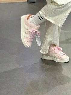 ootd shoes #aesthetic #summer #style #adidas #shoes #ootd #ootdbloggers #streetstyle xiaohongshu Nike Shoes Girls, Shoe Wishlist, Shoes Photo, Pretty Shoes Sneakers, Pink Sneakers, Adidas Campus, Shoe Inspo, Hype Shoes, Girly Shoes