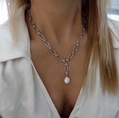 Silver Chunky Lariat Necklace Silver Lariat Pearl Necklace - Etsy Pearl Necklace Silver, Chunky Silver Necklace, Lariat Necklace Silver, Silver Necklace Statement, Necklace Statement, Sophisticated Design, Jewelry Inspo, Lariat Necklace, Link Necklace