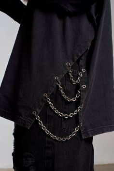 Punk Jacket Ideas, Punk Chains, Diy Goth Clothes, Chain Aesthetic, Chain Outfit, Punk Diy, Punk Fashion Diy, Chain Shirt, Chain Clothes