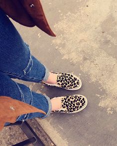 JOURNEYS EXCLUSIVE | Vans Leopard Slip On -- photo credit: @savannah_leanne_ Leopard Slip On Sneakers Outfit, Leopard Vans Outfit, Cheetah Vans Outfit, Vans Slip Ons Outfit, What To Wear With Vans, Leopard Sneakers Outfit, Vans Leopard, Cheetah Vans, Leopard Print Slip On Sneakers