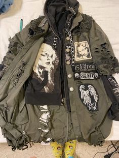 Punk Fashion Diy, Battle Jacket, Mens Outfit Inspiration, Kawaii Fashion Outfits, Punk Outfits, Alternative Outfits, New Wardrobe, Punk Fashion, Diy Fashion