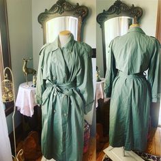 Trench Vert, Oversized Trench, Green Raincoat, Khaki Trench, Khaki Trench Coat, Large Jacket, Sage Green Dress, Coat Vintage, Trench Jacket