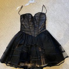 Brand New With Tags! Bought In Nyc At The Betsey Johnson Boutique In Chelsea (When It Still Existed). Gorgeous Black Tulle Laid Over A Nude / Champagne Color. Removable Straps Included! Perfect For Homecoming Or A Fun Event. Black Lined Corset Dress For Party, Dresses 2000s, Betsey Johnson Floral Dress, Metallic Gold Dress, Betsey Johnson Dress, Black And Blue Dress, Corset Midi Dress, Vintage Betsey Johnson, Black Dress With Sleeves