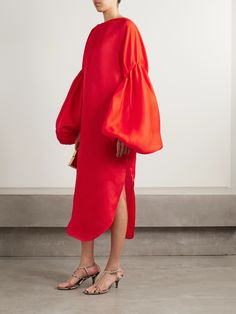 While able to be captured beautifully in images, the draping throughout Khaite's Spring '24 collection only feels more elegant in motion. This 'Zelma' dress is made from vibrant red silk that's gathered along the along the bubble sleeves for plenty of added volume. The splits in the curved hem reveal flashes of leg as you walk. Edgy Chic, Silk Midi Dress, Red Midi Dress, Silk Slip, Knitwear Tops, Red Silk, Clothes Collection, Net A Porter, Women Collection