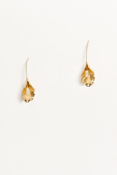 24K Gold Plated Earrings with Natural Pearls * Floral Bridal Earrings * Flower Hoop Bridal Earrings * Dangle Petals Perals Earrings | MARGO Earrings   --  Margo Gold, minimalist petals with a subtle touch of freshwater pearl is the whole charm of Margo earrings. Delicate and romantic, these ethereal earrings are the perfect pair for your most special moments and the everyday alike. ✎        Gold plated with a thick layer of 24 carat gold brass, natural freshwater pearls, gold vermeil     Attache Ethereal Earrings, Leaf Headpiece, Crystal Headpiece, Flower Headpiece, Floral Headpiece, Earrings Flower, Flower Hair Pin, Gold Halo, Floral Bridal