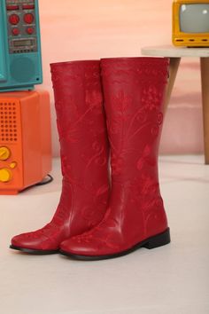 Handmade custom boots. Genuine leather handembroidered knee high riding boots. Made with genuine leather, sole, ykk zipper. There is every size is available, 6 us to 10.5 us, 36 eu to 42 eu. There is floral pattern on red boots. These boots are light and very confortable. Water proof, wearable under the rain, snow, sunshine. İf you need wider calf please send us your calf circle measurments. These are hand made boots.  İf you would like to get high heel or pointy toe boots please sebd us message Embroidered Leather Knee-high Boots, Blue Leather Boots, Festival Boots, Pointy Toe Boots, Womens Riding Boots, Custom Boots, Red Boots, Leather Boots Women, Vintage Boots