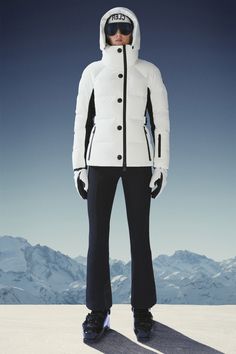 Constructed with 2-layer nylon technique, an ultra lightweight Japanese fabric with a weightless high-performance membrane,the Guyane down jacket features technical fleece inserts that deliver an extra dose of comfort. Ski Leggings, Ski Bibs, Short Parka, Down Jackets, Down Parka, Japanese Fabric, Ski Jacket, Outerwear Women, Down Jacket