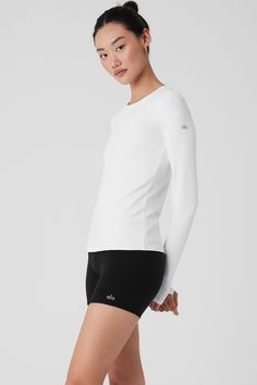 Bring the feels. The Alosoft Finesse Long Sleeve is made with soft performance jersey and has a comfy, relaxed silhouette, so you can stay cozy and on-trend from yoga to lounge. Looks so good layered under jackets. Ss24 Activewear, Sweatpants And Sweater, Sports Attire, Sportswear Trends, Lounge Looks, Gray Accessories, Activewear Fashion, The Feels, Back Women