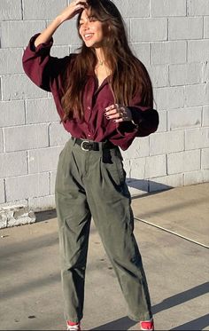 Thrifted Outfits, Styl Retro, Mein Style, Green Pants, Tomboy Fashion, Professional Outfits, Casual Style Outfits, Looks Vintage, Grunge Fashion