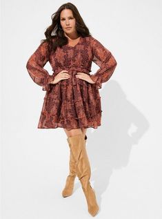 Mini Lurex Chiffon Tiered DressMini Lurex Chiffon Tiered Dress, MEDALLION MULTI Head Turning Dress, Dress Over Pants, New Street Style, Active Outfits, Fall Dress, Autumn Dress, Dress Images, Torrid Dresses, Sleeve Dresses