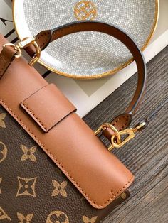 Louis vuitton Locky BB Monogram Canvas Caramel Brown For Women, Women’s Handbags, Shoulder And Crossbody Bags 7.9in/20cm LV M44654 Rep 1:1 Small and structured, the Locky BB bag combines refinement with bold statement style, thanks to an oversized gold-metal LV padlock closure. A fashionable day-to-evening piece, it can be worn in any number of ways to suit the mood or occasion: by hand, on the elbow, over the shoulder, or cross-body on its detachable Size: 7.9 x 6.3 x 3 inches / 20 x 16 x 7.5 c Bb Monogram, Louis Vuitton Shirt, Lady Bags, Brown Handbag, Caramel Brown, Evening Clutch Bag, Monogram Canvas, Louis Vuitton Handbags, Satchel Bags