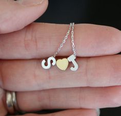 Love this! Sj Logo, Js Logo, Rose Gold Heart Necklace, Boyfriend Necklace, Heart Necklace Silver, Necklace Minimalist Jewelry, Letter Images, Necklace Love, Wedding Gifts For Bridesmaids