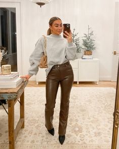 Christmas Party Outfits, Brown Pants, Party Outfits, Outfit Casual