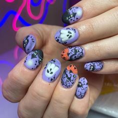 We rounded up the best halloween nail designs that are trending, from French manicures to textured nails to chrome finishes and more. Nail Art French, Press On Nails Short, French Nail Art, Fake Nails With Glue, Purple Halloween