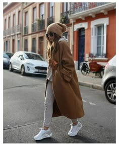 Sporty Winter Outfits For Women, Tan Coat Outfit Winter, Sporty Winter Outfits, Winter Style Guide, Camel Coat Outfit, Pijamas Women, Winter Coat Outfits, Winter Travel Outfit, Daily Fashion Inspiration