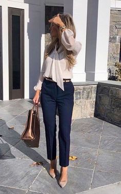 Dresses To Wear To Work The Office, Relaxed Business Casual Women, Recruiter Outfits, Law Firm Outfits, Branding Outfits, Work Attire Women, Mode Mantel, Casual Work Outfits Women