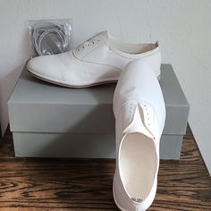 New Officine Creative California Color: White Material : Genuine Leather Size: Eur 40, Us 9 Condition: New Never Been Used With Original Box ,Dust Bag And Shoe Lace. This Was From A High-End Designer Shoe Store That Recently Closed Down. Made In Italy. Bundle To Save.... White Leather Formal Shoes With Perforated Toe Box, White Leather Shoes With Removable Insole, White Leather Shoes With Plain Toe For Spring, Classic White Leather Shoes For Summer, White Leather Almond Toe Shoes For Summer, White Slip-on Leather Shoes With Plain Toe, Elegant Summer Leather Shoes With Plain Toe, Elegant Plain Toe Leather Shoes For Summer, White Almond Toe Leather Shoes For Summer