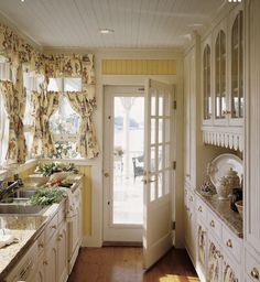 the kitchen is clean and ready to be used for cooking or baking, as well as other things in the house