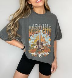 Retro Nashville Music City western graphic tee. Get this trendy Comfort Colors graphic tee. * Q U I C K F A C T S * This design is a unique, one-of-a-kind awesome illustration that has been created in house. ✺ 100% ring-spun cotton ✺ Medium fabric ✺ Relaxed fit Please note that colours may appear different on different digital screens and may not be a true representation of the actual colours. This is a Unisex T-Shirt which you can use as an Oversize T-Shirt Dress, please check the dimensions to Cute Western Shirts, Nashville Music City, Tennessee Shirt, Guitar Shirt, Digital Printing Machine, Music City Nashville, Country Music Shirt, Nashville Music, Oversized T Shirt Dress