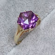 Preloved In Excellent Condition. Women’s Size 7.75 Ring Color, Amethyst Purple, Hexagon Shape, Womens Jewelry Rings, Purple Gold, Amethyst, Size 7, Yellow Gold, Women Jewelry