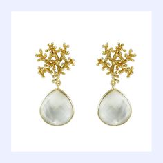 How fabulous are these earrings?!!! 18k gold plated coral post with beautiful faceted, mother of pearl, teardrop dangle. Dress them up for a summer wedding or wear them with white jeans, a white tee and any of our Perfect Ponchos. They're one of my favorites-I can't wait to get a pair for myself!!!! Italian Dessert, The Red Sea, Rose Quartz Earrings, Mother Of Pearl Earrings, Book Jewelry, Coral Earrings, Blue Tanzanite, Red Sea, Antique Earrings