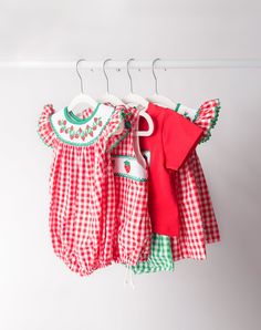 In stock and ready to ship. This adorable knit bubble features smocked strawberries and red gingham print. Material: knit Colors: red, white and green Strawberry Shortcake Baby Outfit, Cute Outfits Colorful, Preppy Kids Outfits, Infant Clothes, Baby On The Way, Red Gingham, Gingham Print