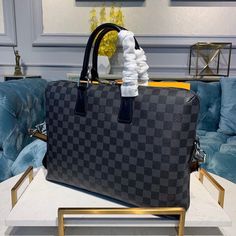 Louis vuitton Porte Documents Jour Briefcase Bag Damier Graphite Canvas For Men, Men’s Bags 14.5in/37cm LV N48224 Rep 1:1 The overseas Porte-Documents Jour briefcase adopts the highly recognizable Damier Cobalt canvas. Compared with the Porte-Documents Voyage travel bag, this briefcase is more casual and compact. For urban men, this bag has a high degree of practicality and can be carried in a variety of ways. The front pocket of the bag has a zipper closure and can hold a 15-inch laptop. Baby Tote Bag, Briefcase Bag, Mens Ankle Boots, Book Tote Bag, Evening Clutch Bag, Vuitton Bag, Sierra Leone, Tote Backpack, Kids Bags