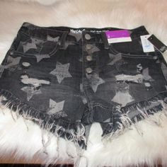 New With Tags! Frayed Jean Shorts Super Cute Mossimo Denim Star, Fringe, Exterior Button Fly, High Rise, Distressed Denim Short. Printed High Waisted Denim Shorts. Jorts 99% Cotton 1% Spandex Tag Says Super Stretch. Light Grey Stars With Dark Grey Background. Size 6/28 I Think These Fit Like A Size 4 (Very Small Waist) Listing As Size 4 & 6 And 26 & 27 Approx 14.25" Waist (Flat Lay) 2" Inseam (Not Including Fringe) 9.5" Rise. Elevated Basic! Boho / Bohemian Vintage Style Retro Style Ethnic Style Trendy High-waisted Jean Shorts With Button Closure, High Waist Button Closure Jean Shorts, Trendy High-waisted Buttoned Jean Shorts, Trendy High Rise Jean Shorts With Button Closure, Trendy High Rise Jean Shorts With Buttons, Trendy High-rise Jean Shorts With Buttons, Trendy High Rise Shorts With Button Closure, Trendy High Rise Buttoned Jean Shorts, Trendy High-rise Buttoned Jean Shorts