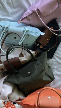 Longchamp Aesthetic Outfit, Longchamp Travel Bag Outfit, Long Champ Bag Aesthetic, Long Champ Bag Outfit, Longchamp Bag Aesthetic, Handbags Aesthetic