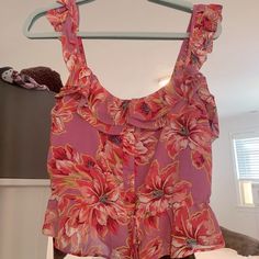 Never Worn! Love This Easy Top. It’s A Light Purple With Floral Pattern. It’s Size Small! Looks Great With White Jeans! Brand Nw And Never Worn Before! Purple Crop Top, Astr The Label, Light Purple, The Label, White Jeans, Pink Purple, Looks Great, Floral Pattern, Crop Top