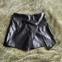 Black Faux Leather Skirt. Shein Size Teen 14y (Fits Like A 00/0 Or Xxs/Xs. Never Worn, It’s Too Long On Me (I’m 4’8 And Have Very Short Legs). Super Cute And Comfy! Short Black Leather Skirt, Leather Skort, Black Faux Leather Skirt, Shein Shorts, Halloween 2024, Black Leather Skirts, Short Legs, M 4, Faux Leather Skirt