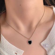 Necklace Type: Chains Necklaces Material: Metal Metals Type: Zinc alloy Shape\pattern: Geometric Compatibility: All Compatible Pendant Size: 4cm Feature: High Quality Material: Zinc alloy