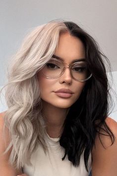 Basketball Hairstyles, Split Dyed Hair, Dyed Hair Inspiration, Split Hair, Pretty Hair Color, Women's Hairstyles, Edgy Hair, Women's Basketball, Hair Dye Colors