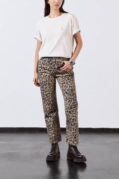 Cropped straight, non-stretchy mid-rise jeans in faded leopard. The jeans come with back- and front-pockets and buttoned closure.Note: That the measurement of our garments may vary according to design and style； Please allow 0.5-1" difference due to manual measurement(1inch = 2.54cm); Please take into consideration that some our Items are designed to be slim fit. If you find you’re in between sizes, we recommend ordering a size up; Different monitor settings means colors may differ slightly.   Size（cm） Waist Hip Thigh Front rise In-seam XS 74 95.6 58.6 22 66.5 S 76 97.6 59.8 22.4 66.5 M 78 99.6 61 22.8 66.5 L 80 101.6 62.2 23.2 66.5 XL 82 103.6 63.4 23.6 66.5 Casual Leopard Print Straight Leg Bottoms, Fall Straight Leg Leopard Print Pants, Casual Straight Leg Leopard Print Jeans, Casual Leopard Print Straight Leg Jeans, Casual Leopard Print Jeans For Fall, Straight Leg Cotton Pants In Leopard Print, Trendy Straight Leg Leopard Print Jeans, Cropped Straight Jeans, Reindeer Headband